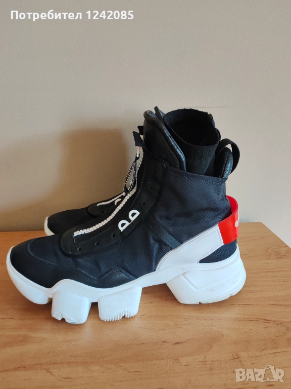 Givenchу оригинални 43н, снимка 1