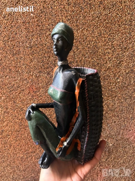 Продавам нова, красива декоративна ваза (25 см) - идеална за подарък или за разкрасяване на дома!, снимка 1