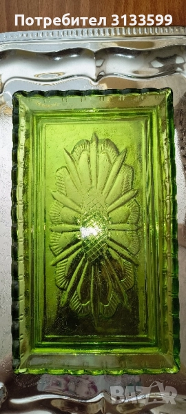 Плато от зелено стъкло , снимка 1