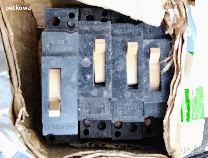 Не употребявани български предпазители 25 ампера от старите за апартаменти, снимка 1