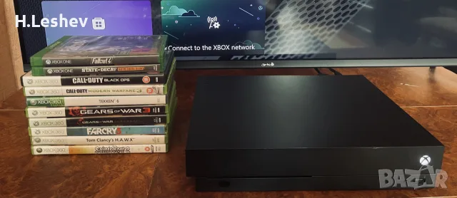 Xbox One X 1TB + 10 игри + жичен контролер, снимка 2 - Xbox конзоли - 55784687