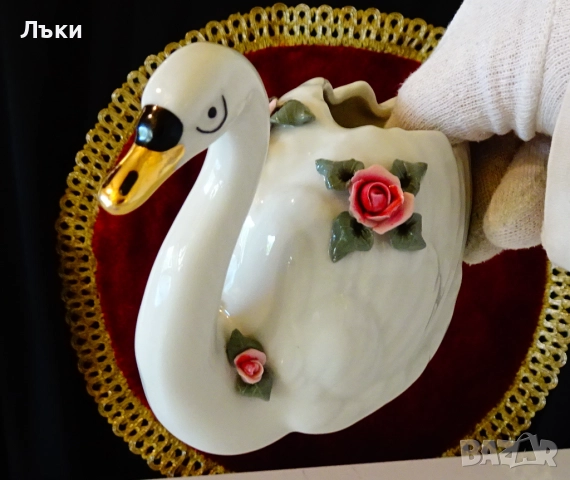 Фигура,ваза Лебед дрезденски порцелан,рози. , снимка 7 - Статуетки - 52171477