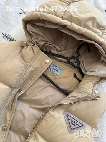 Прекрасна жилетка марка  "prada"