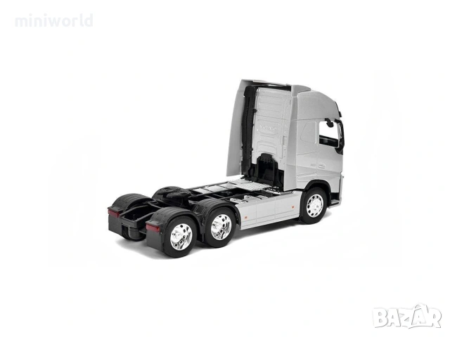 Volvo FH 500 6x4 влекач - мащаб 1:32 на Welly моделът е нов в кутия, снимка 2 - Колекции - 53614362
