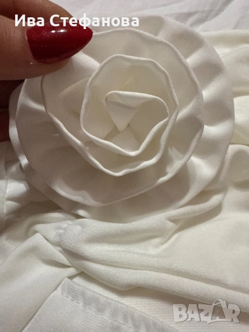 Нова къса бяла еластична парти коктейлна официална рокля 3Д 5D рози цветя , снимка 2 - Рокли - 52511916