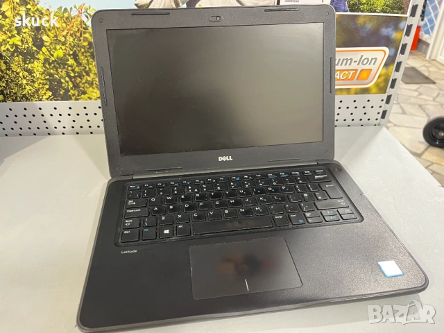 Dell Latitude 3380 за части - следи от вода по платката