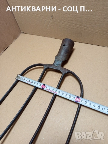 Соц Стара Ръчно Кована Вила За Сено., снимка 10 - Антикварни и старинни предмети - 51713390