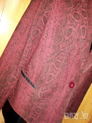 Винено червено сако със змийски принт Л, снимка 4 - Сака - 34541004