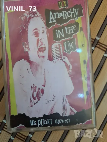  UK Punk I (1976-77)- DIY: Anarchy In The UK