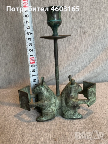  бронзов свещник, изобразяващ две мишки, които четат книги. , снимка 2 - Антикварни и старинни предмети - 52595152