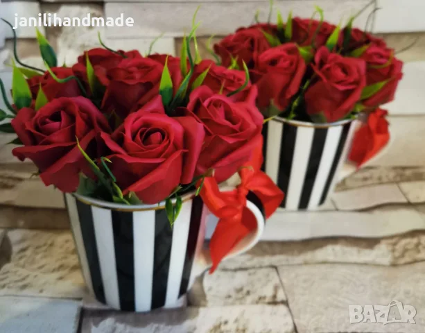 Чаши с рози, подарък