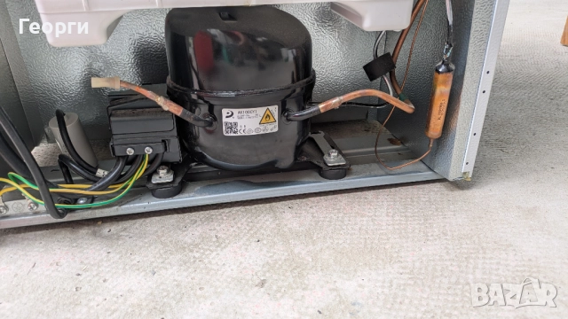 Хладилник с фризерна част Gorenje 96л А+, снимка 3 - Хладилници - 51790443