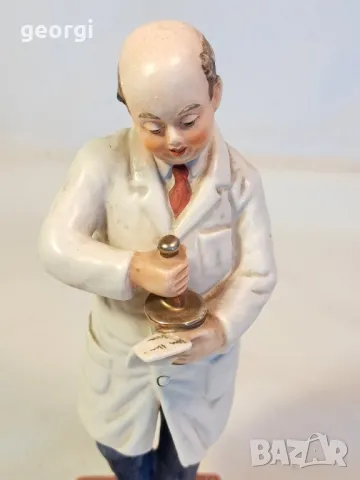 порцеланова фигурка на аптекар фармацевт Goebel , снимка 2 - Колекции - 49795519