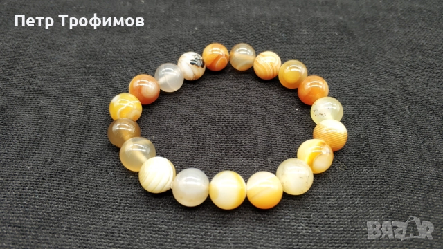 Гривна от естествени камъни