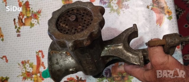 Лот 2 чугунени ръчни месомелачки малка и голяма, снимка 6 - Месомелачки - 50578375