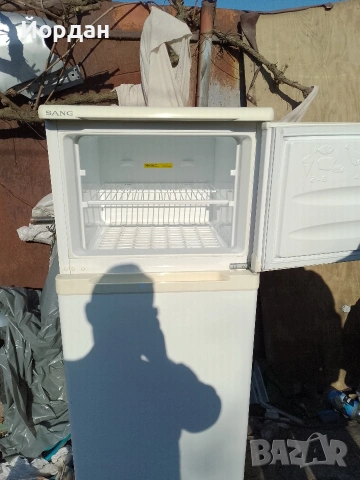 Хладилник с фризер., снимка 3 - Хладилници - 53847457