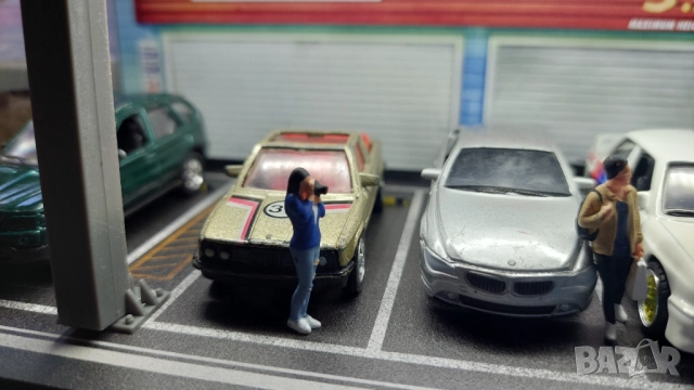 Гараж диорама за 5 коли в мащаб 1-64 , снимка 14 - Колекции - 52261233