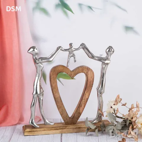 Статуетка Семейство със Сърце - Фигура Любов 36х33см, снимка 1