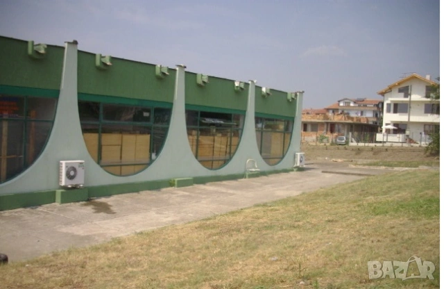 Отдавам търговско помещение от 300-600кв.м в Ахелой на търговската улица към плажа с височина 4,60м., снимка 2 - Магазини - 53068113