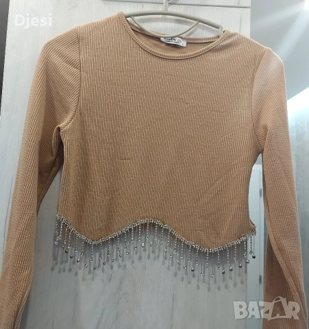 Къса блуза с камъчета