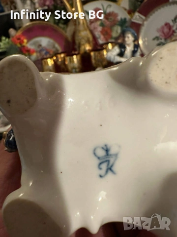 Rudolf Kammer Volkstedt Germany  Circa 1970 “Гроздоберачите”, снимка 3 - Антикварни и старинни предмети - 53461993