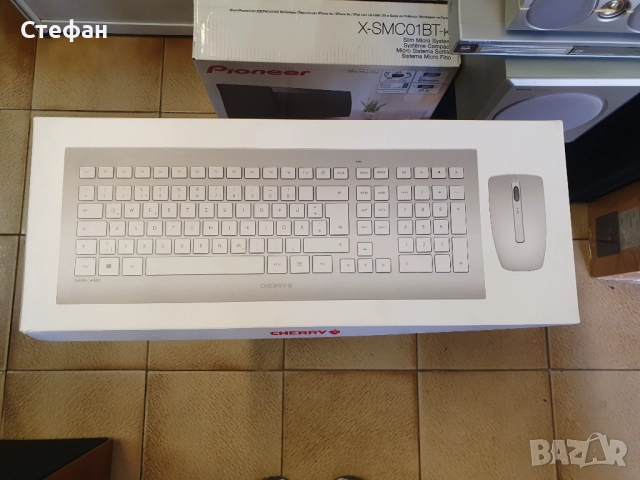 Безжична клавиатура и мишка / CHERRY DW 8000 клавиатура с мишка комплект DE безжична бяла-сребриста , снимка 2 - Клавиатури и мишки - 51971642