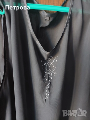 Черна официална блуза с красива роза от скъпоценни камъни