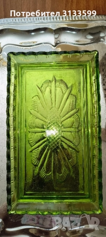 Плато от зелено стъкло 