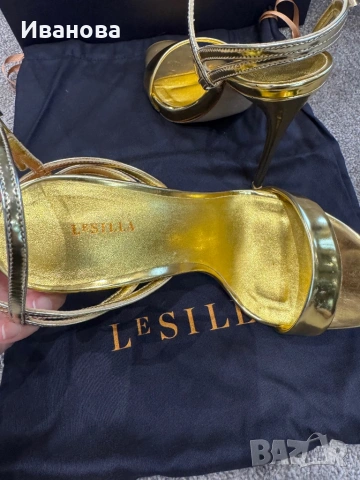 Оригинални сандали LeSILLA огледално златно, снимка 7 - Сандали - 53821411