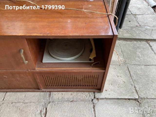 Продавам ретро радио грамофонен шкаф за редтавриране, снимка 3 - Антикварни и старинни предмети - 50905526