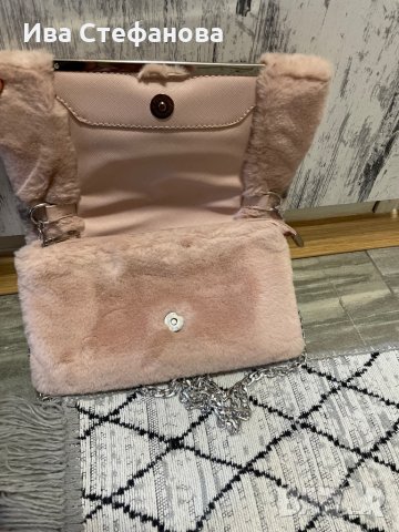 Чанта бебешко розово рошава имитация на заешка кожа еко косъм , снимка 7 - Чанти - 35833312