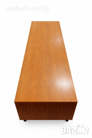 ТВ шкаф от дъбово дърво с изчистен дизайн и черни метални крака, снимка 4 - Бюфети - 53692430