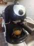 Кафемашина Делонги с ръкохватка с крема диск, работи отлично и прави хубаво кафе , снимка 4
