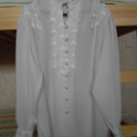 Страхотна бяла блузка , снимка 1 - Блузи с дълъг ръкав и пуловери - 36322330