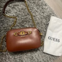 Оригинална чанта Guess, снимка 5 - Чанти - 44208390