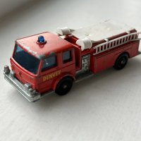 Метална количка Matchbox Fire Pumper Truck в мащаб 1:104, снимка 1 - Колекции - 39835603