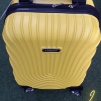 Стилен куфар с колелца за ръчен багаж с твърдо покритие 40/30/20см, снимка 2 - Куфари - 44783787