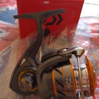 РИБАРСКА МАКАРА Daiwa Crossfire 3000B, снимка 3 - Макари - 32747365