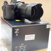 Фотоапарат Nikon Z5 с FTZ адаптор и две батерии, снимка 3 - Фотоапарати - 44683988