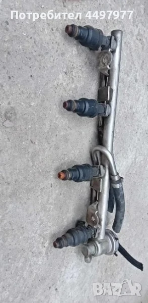 Горивна рейка с дюзи за Ауди А4 1.8 бензин 125к.с 1996г , снимка 1