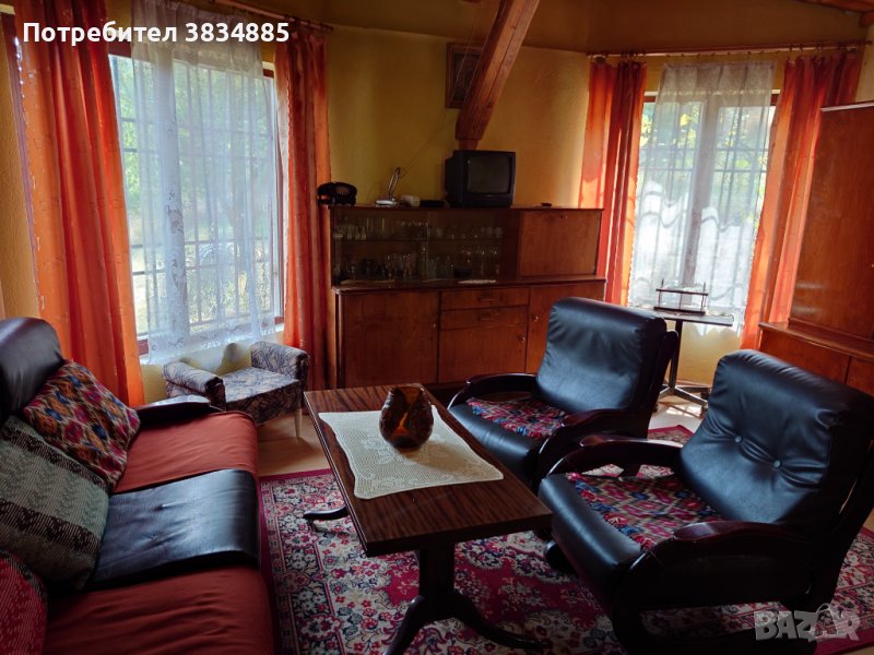 Къща с голям двор в с. Златуша. На 21 км от София., снимка 1