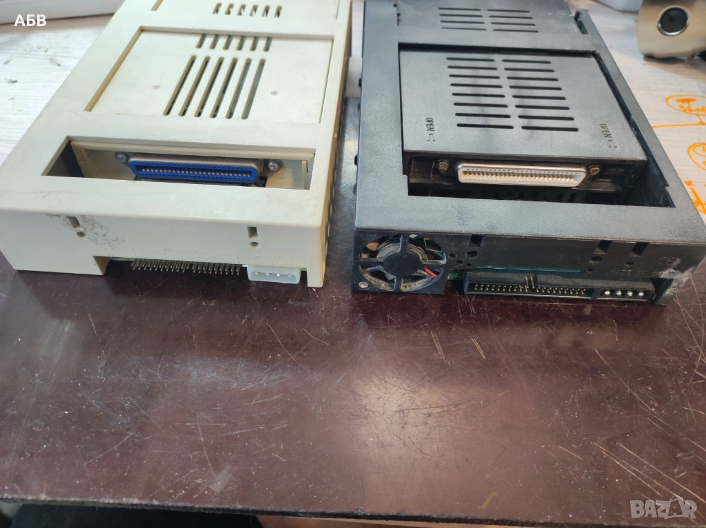 Продават се флопидискови устройства и кутии за външни устройства (enclosure) за настолни компютри, снимка 1