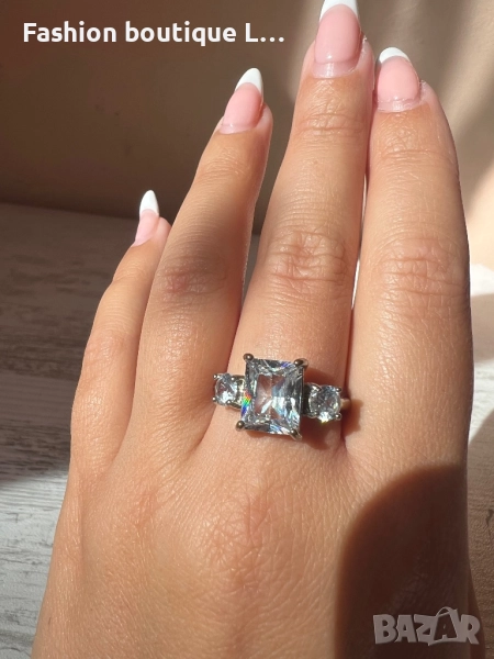 Сребрист пръстен с 3 блестящи кристала с различни големина ❤️, снимка 1