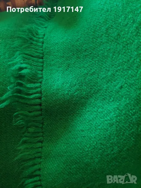 Нови вълнени одеяла. Налични два цвята - зелено и червено., снимка 1