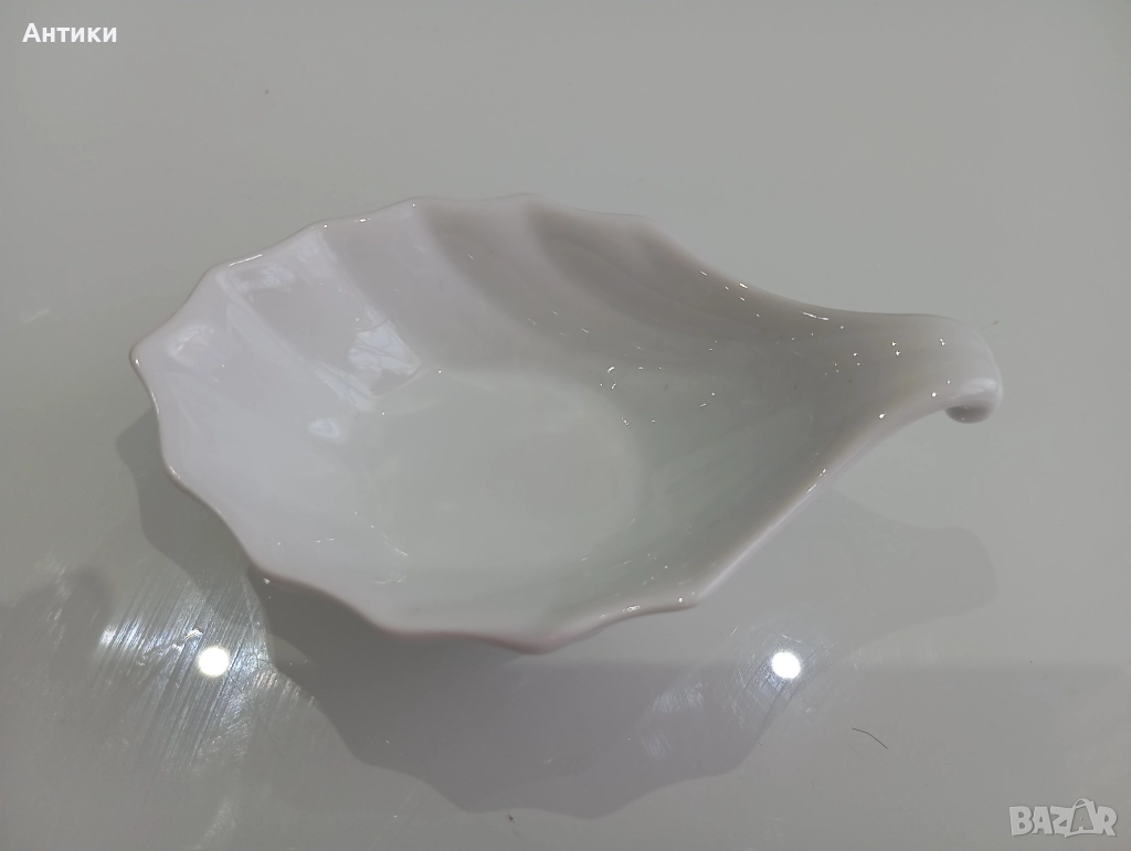 Порцеланова стара сосиера маркирана , снимка 1