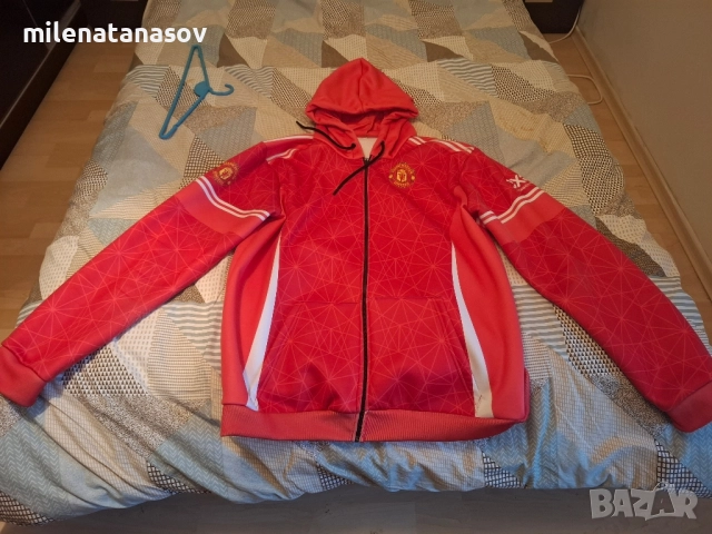 Суитчер на фк МАНЧЕСТЪР ЮНАЙТЕД .нова запазен .пращам с преглед.