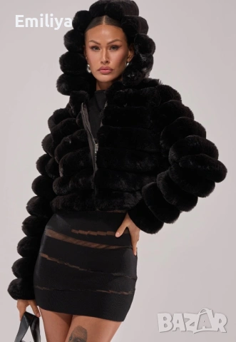 Черно пухкаво яке с качулка 