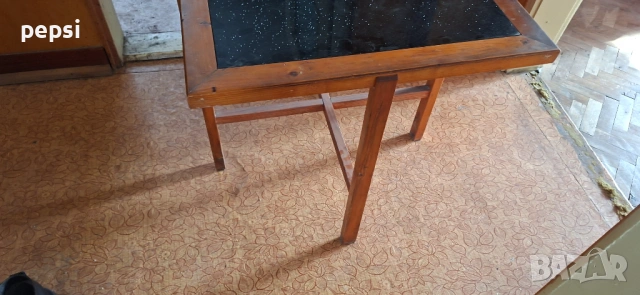 Продавам масичка квадратна със стъкло соц ретро 68x68x64, снимка 2 - Маси - 53199171