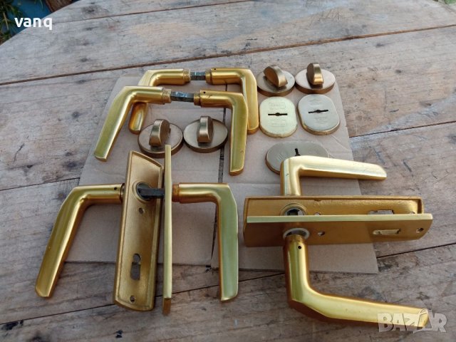 Стари месингови дръжки за врати с шилд, снимка 2 - Други ценни предмети - 40531031
