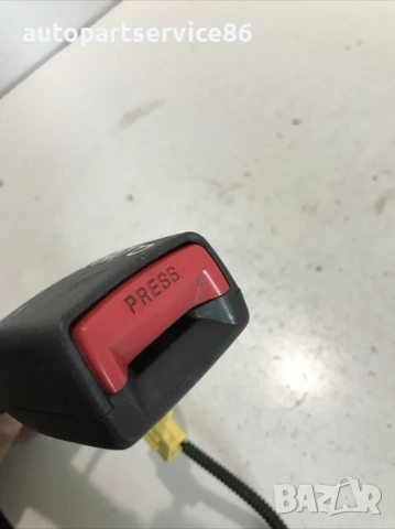 Предна дясна закопчалка на колан за KIA Cerato 1.5 CRDi (2004), снимка 3 - Части - 53255205